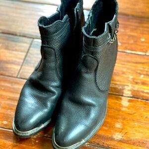 Black Durango booties size 7.5